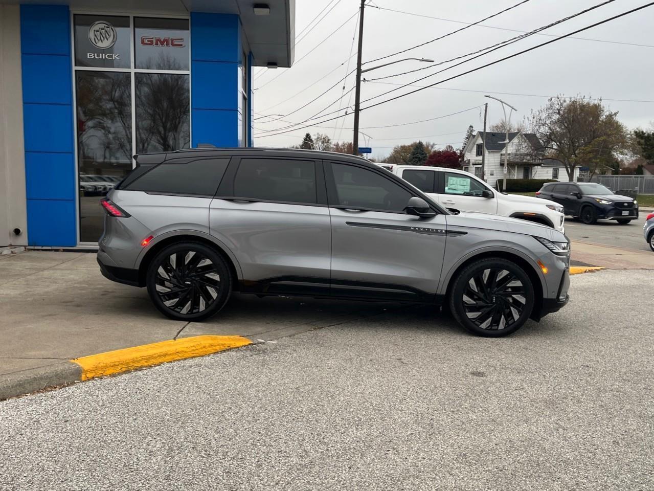 2024 Lincoln Nautilus RESERVE HYBRID HYBRID HYBRID Photo3