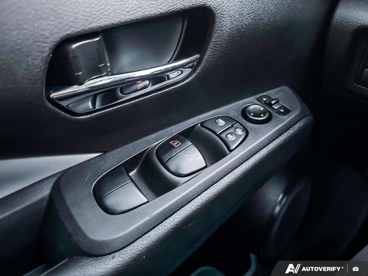 2024 Nissan Kicks SR PREMIUM   Leather Seats   360 View Camera   App Photo