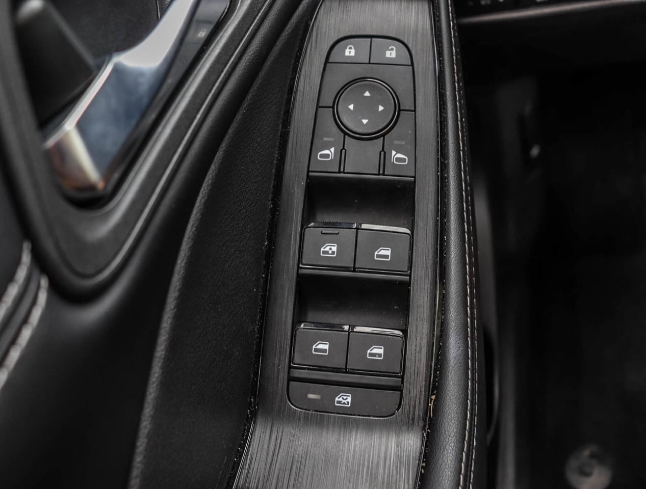 2025 Nissan Rogue SV Moonroof LEATHER/LOW RATES Photo