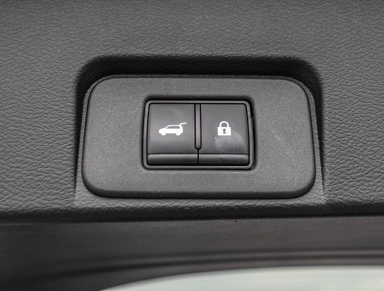 2025 Nissan Rogue SV Moonroof LEATHER/LOW RATES Photo