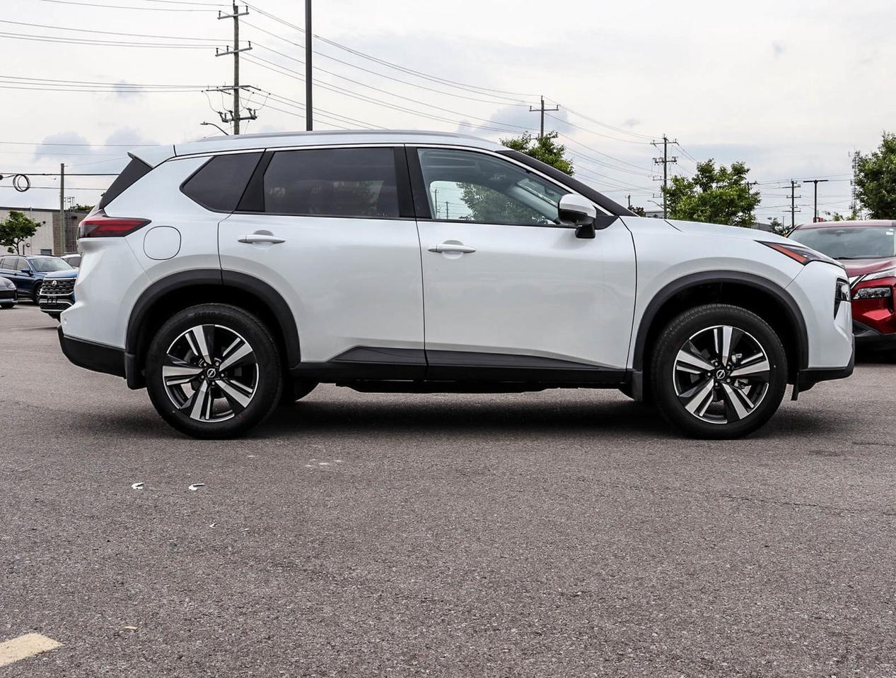 2025 Nissan Rogue SV PREMIUM Photo2