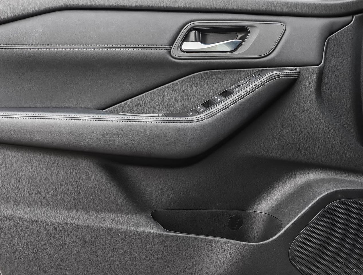 2025 Nissan Rogue SV PREMIUM Photo