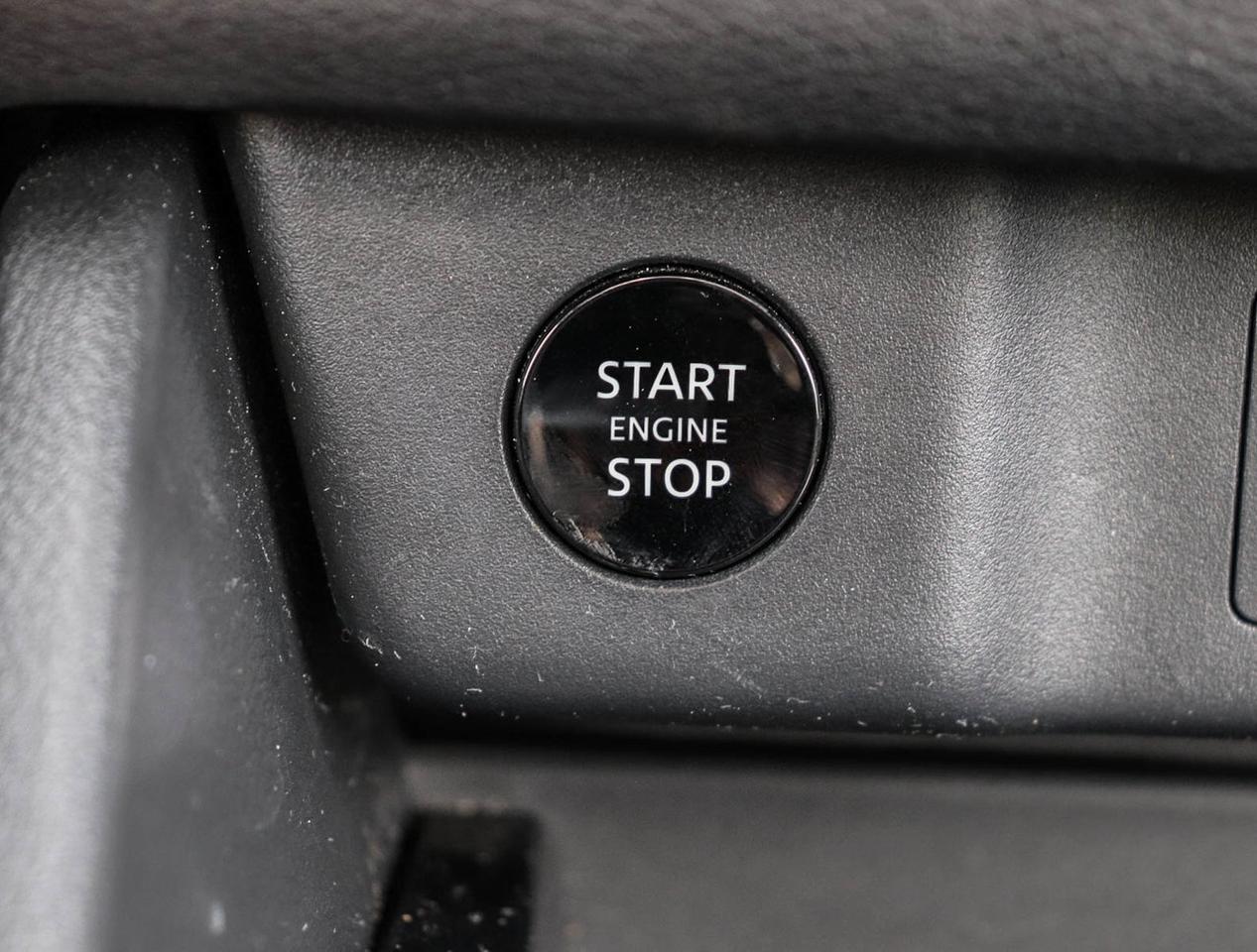 2025 Nissan Rogue SV PREMIUM Photo