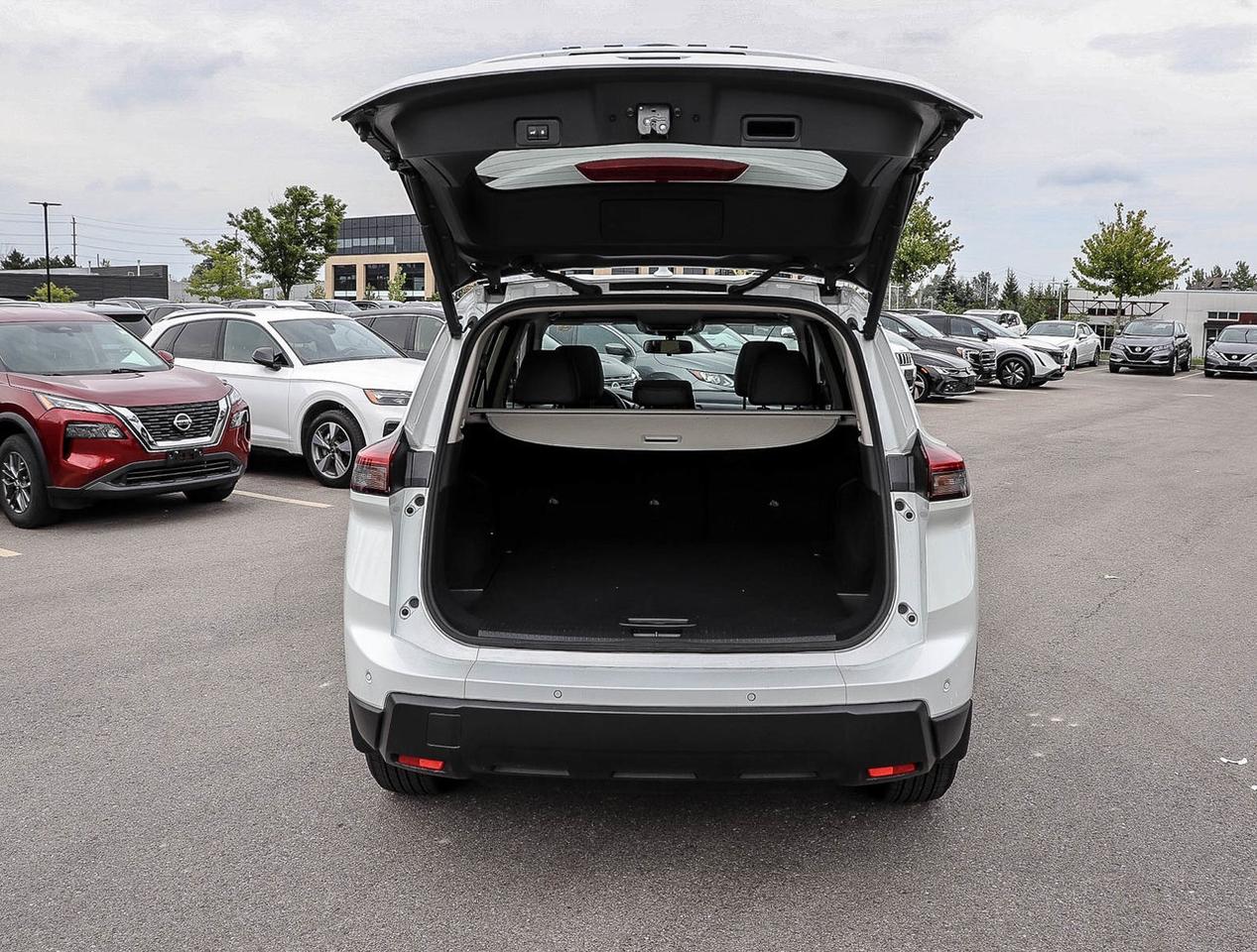 2025 Nissan Rogue SV PREMIUM Photo