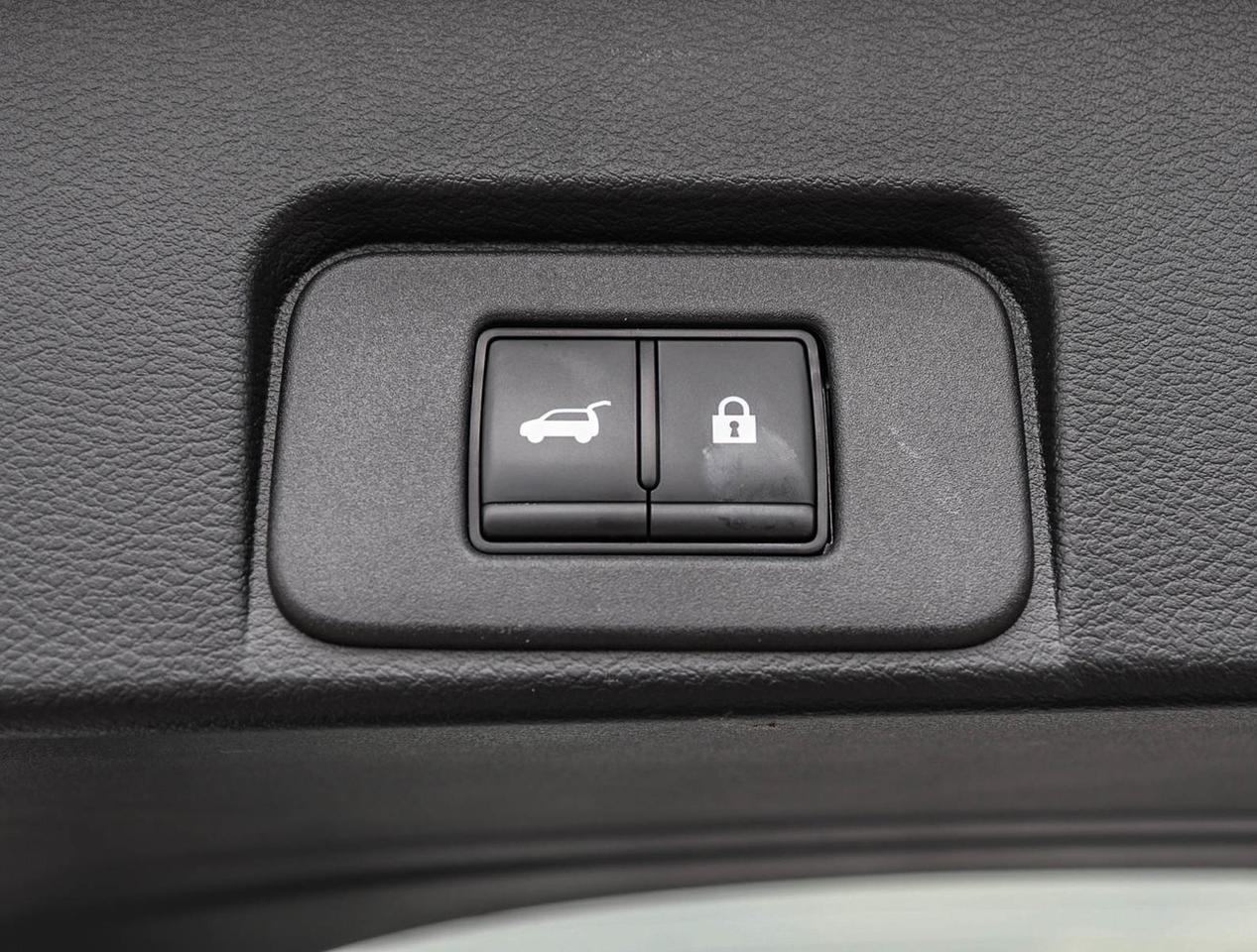 2025 Nissan Rogue SV PREMIUM Photo