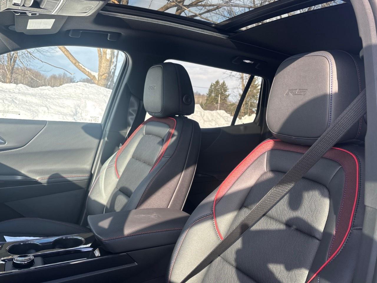 2026 Chevrolet Equinox AWD RS Photo4