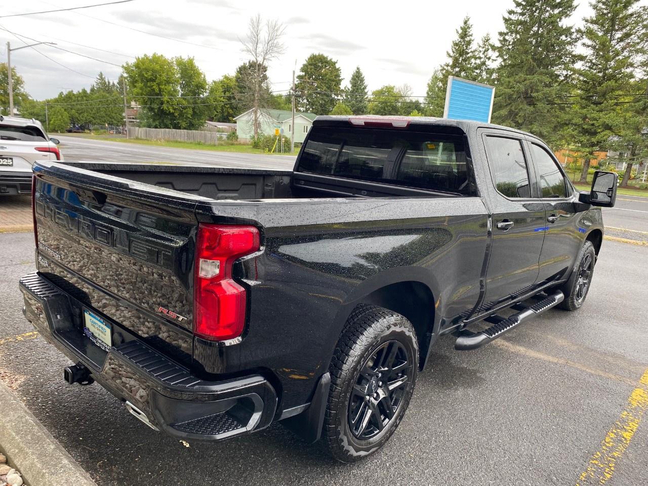 2023 Chevrolet Silverado 1500 Crew Cab Standard Box 4-Wheel Drive RST Photo3