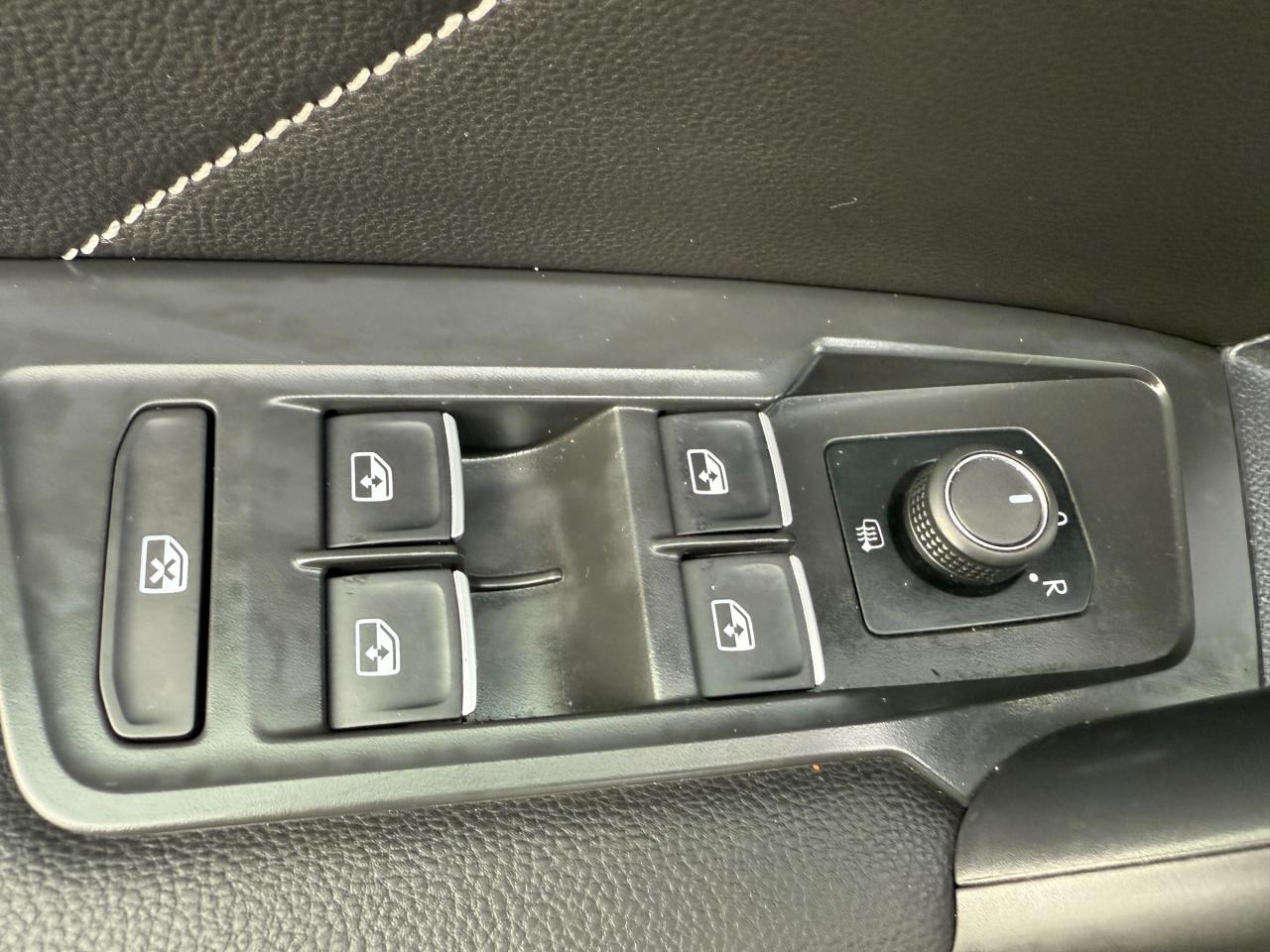 2023 Volkswagen Tiguan Comfortline R-Line Black 4dr All-Wheel Drive 4MOTION Photo