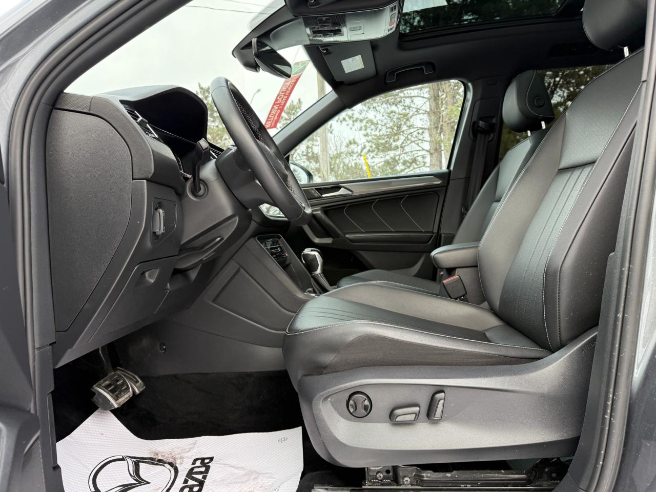 2023 Volkswagen Tiguan Comfortline R-Line Black 4dr All-Wheel Drive 4MOTION Photo