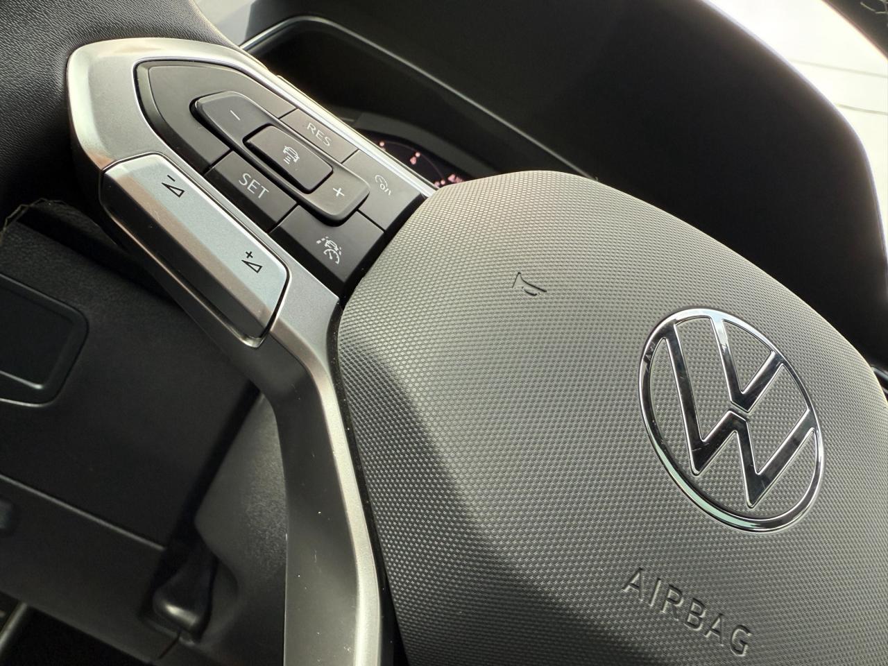 2023 Volkswagen Tiguan Comfortline R-Line Black 4dr All-Wheel Drive 4MOTION Photo