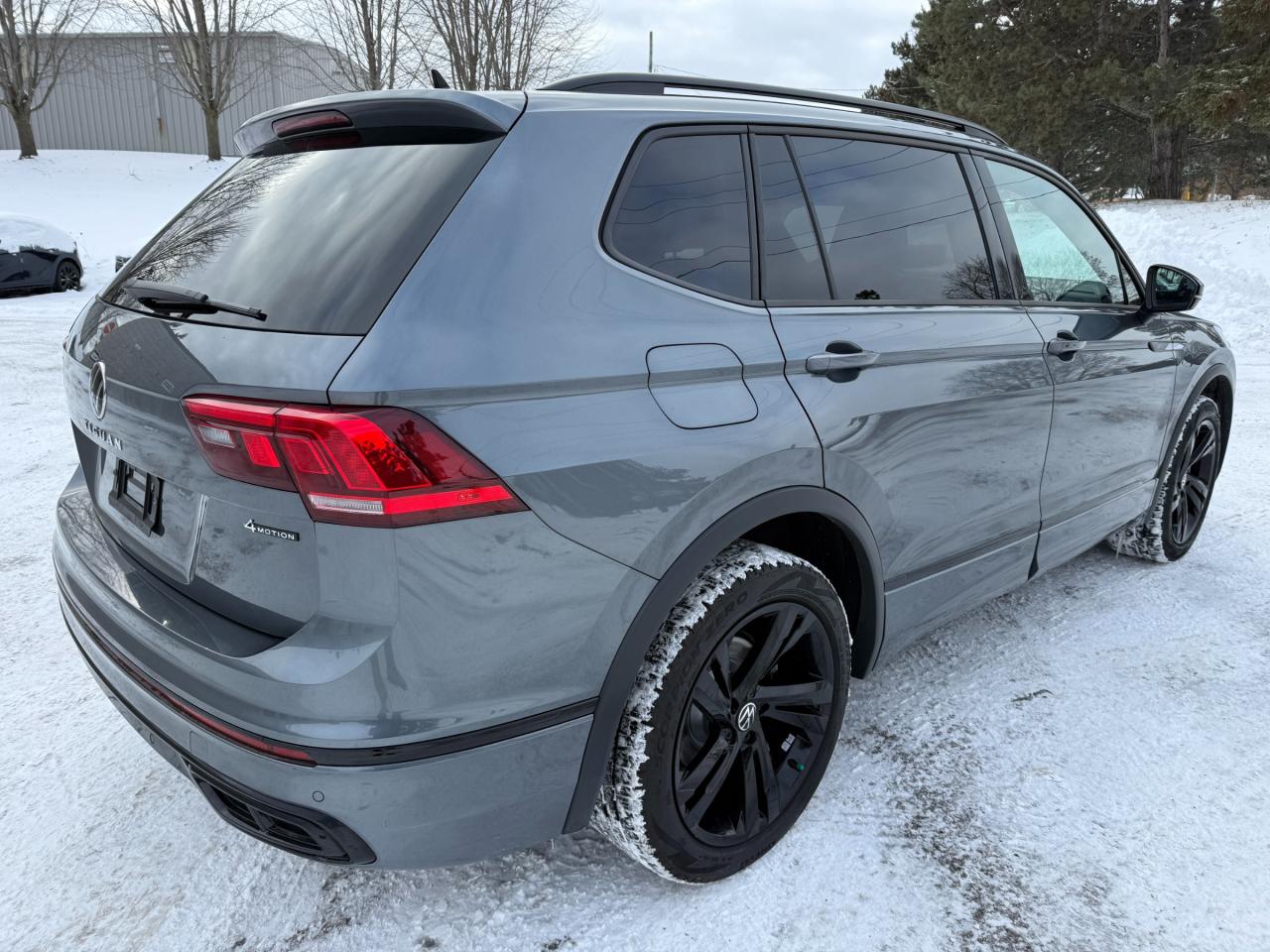 2023 Volkswagen Tiguan Comfortline R-Line Black 4dr All-Wheel Drive 4MOTION Photo