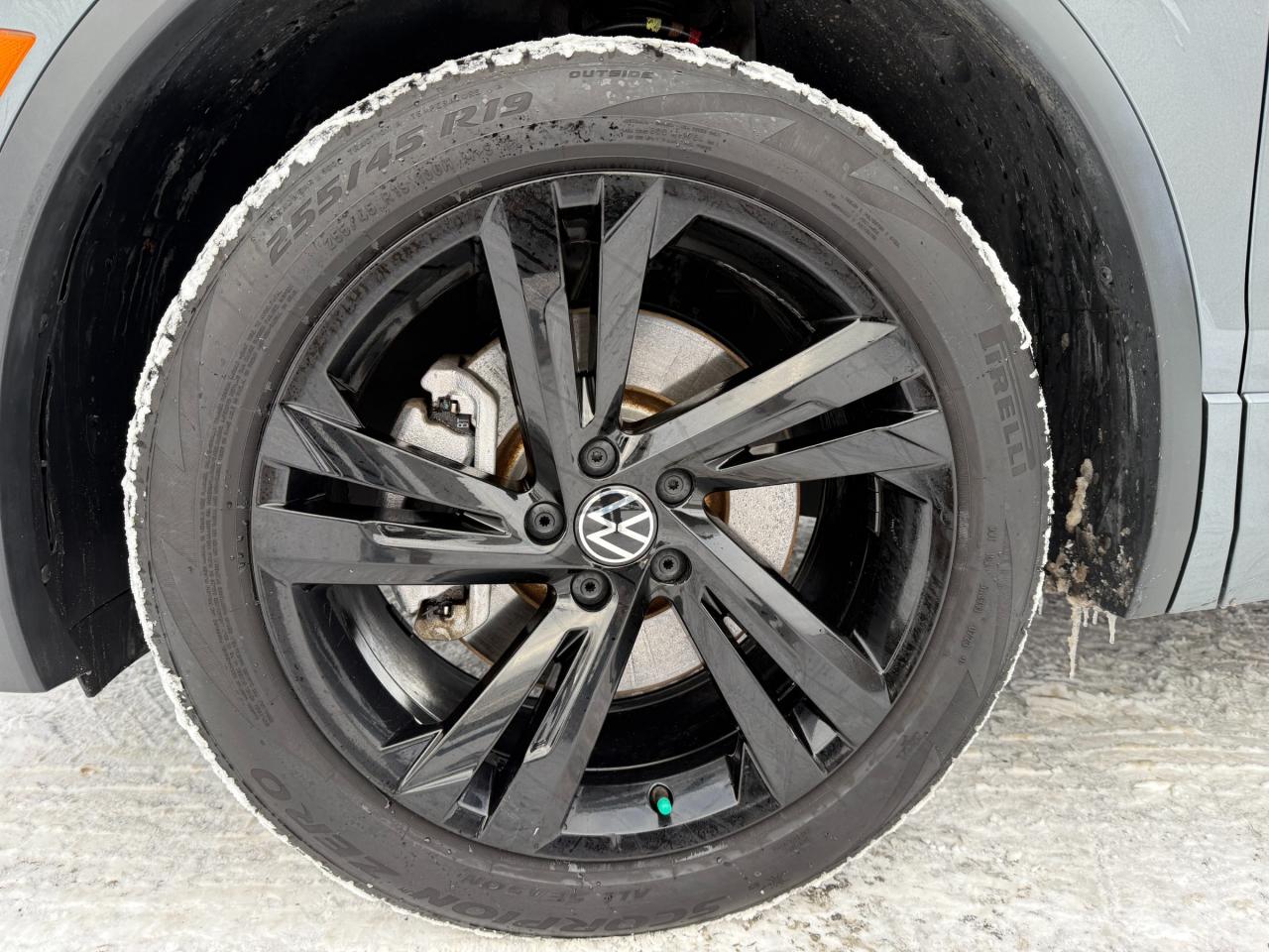 2023 Volkswagen Tiguan Comfortline R-Line Black 4dr All-Wheel Drive 4MOTION Photo