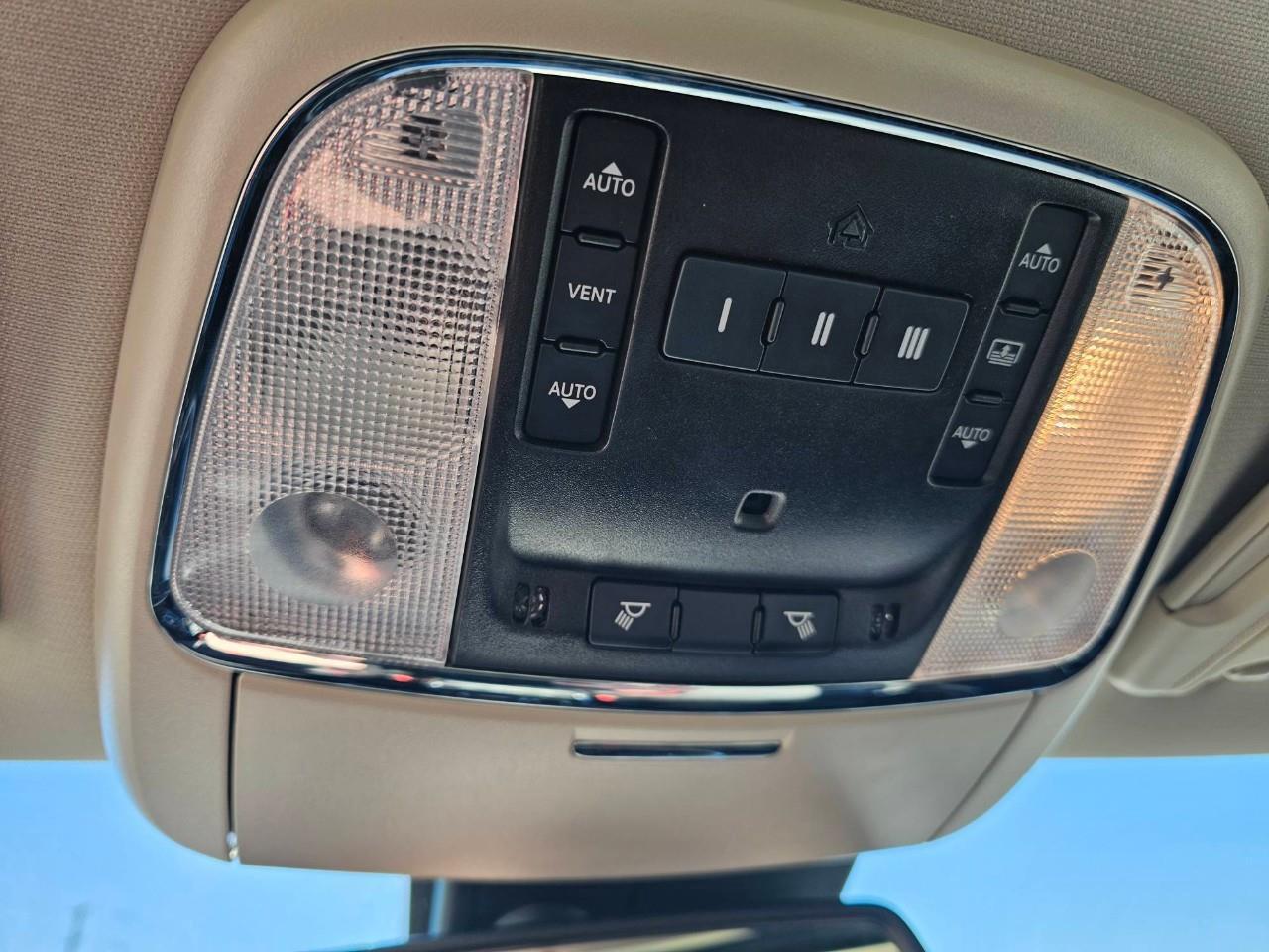 2023 Chrysler 300 Touring-L 4dr All-Wheel Drive Sedan Photo