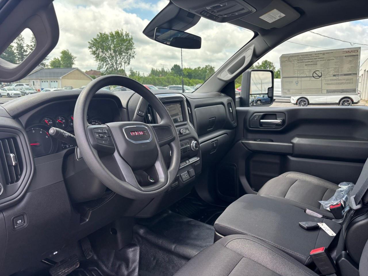 2025 GMC SIERRA 2500HD 4WD Regular Cab Long Box Pro Photo2