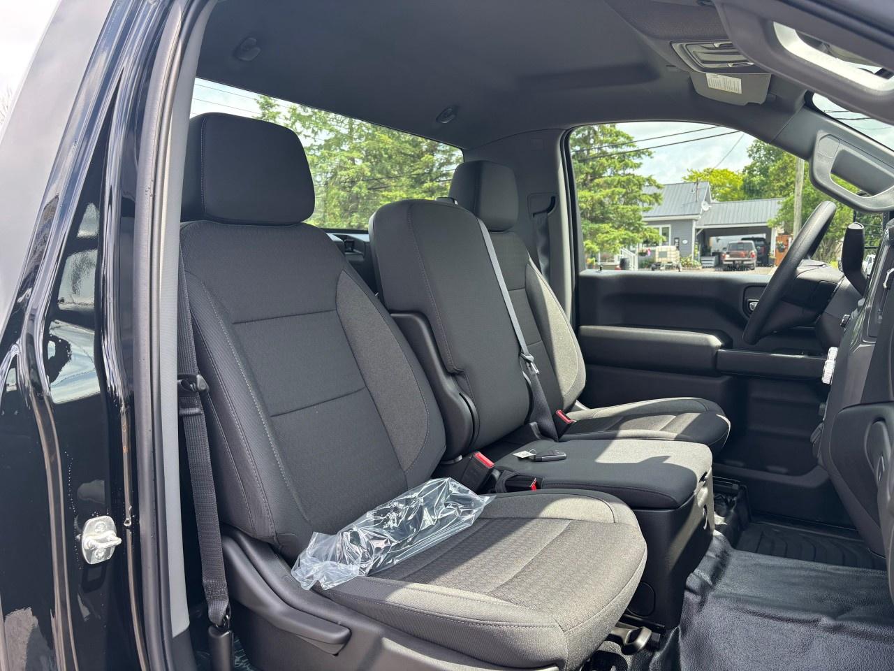 2025 GMC SIERRA 2500HD 4WD Regular Cab Long Box Pro Photo