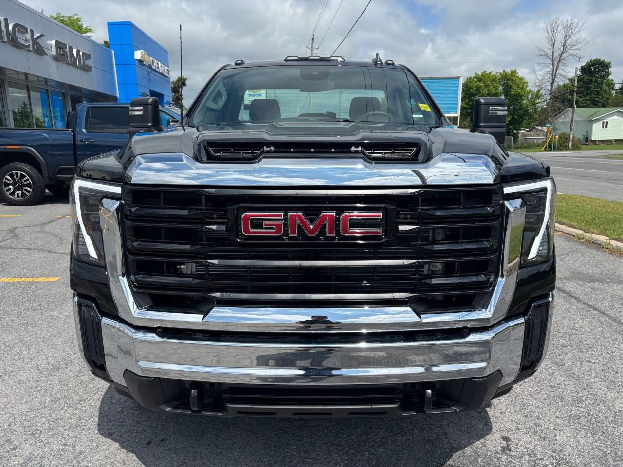 2025 GMC SIERRA 2500HD 4WD Regular Cab Long Box Pro Photo