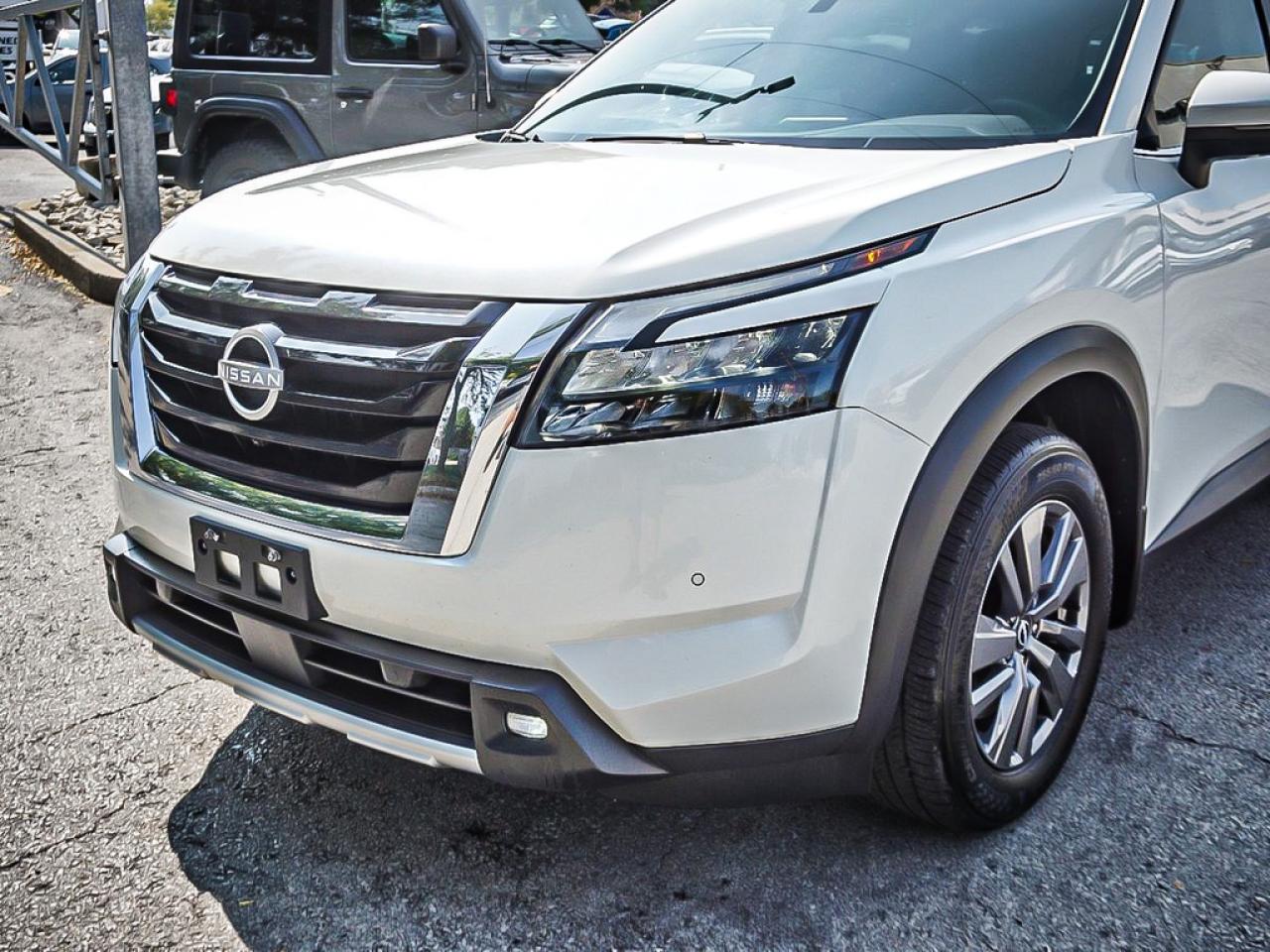 2024 Nissan Pathfinder  Photo3