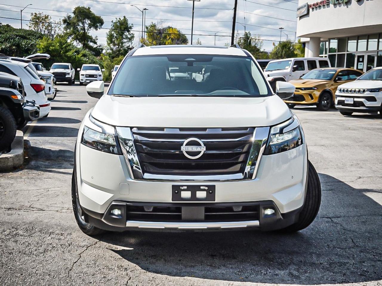 2024 Nissan Pathfinder  Photo2