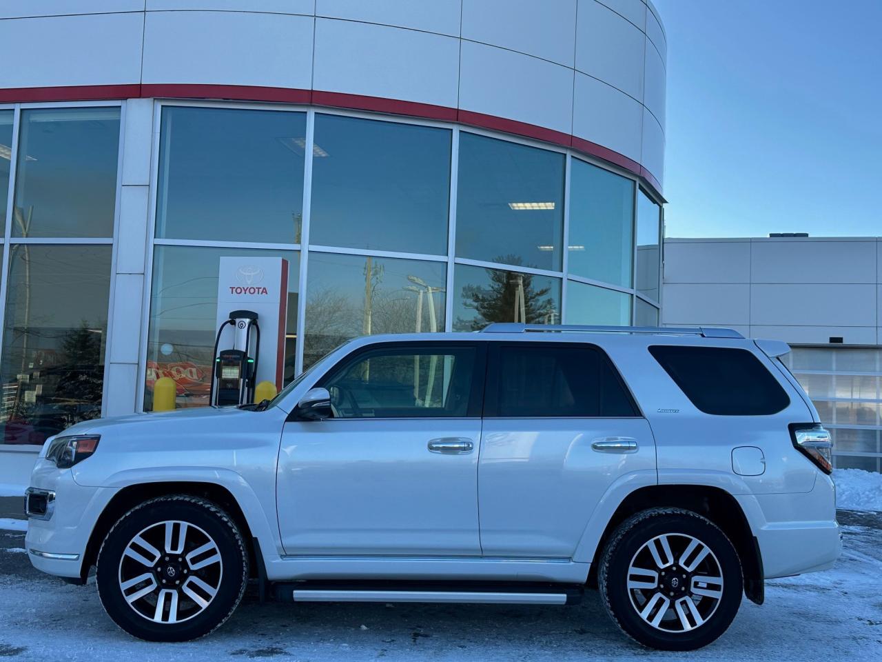 2024 Toyota 4Runner Base 4dr 4x4 Photo3