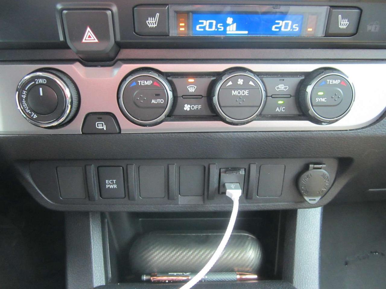 2021 Toyota Tacoma 4x4 Double Cab Auto NO ACCIDENTS Photo
