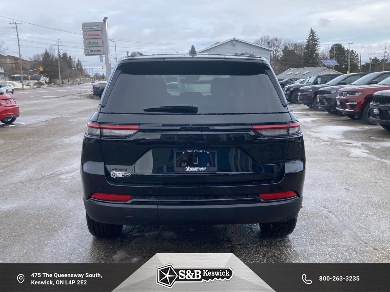 2025 Jeep Grand Cherokee Laredo 4dr 4x4 Photo