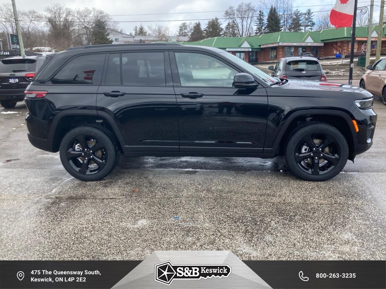 2025 Jeep Grand Cherokee Laredo 4dr 4x4 Photo