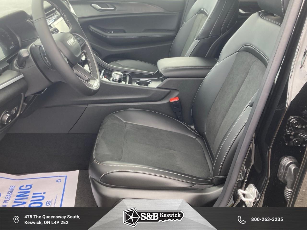 2025 Jeep Grand Cherokee Laredo 4dr 4x4 Photo