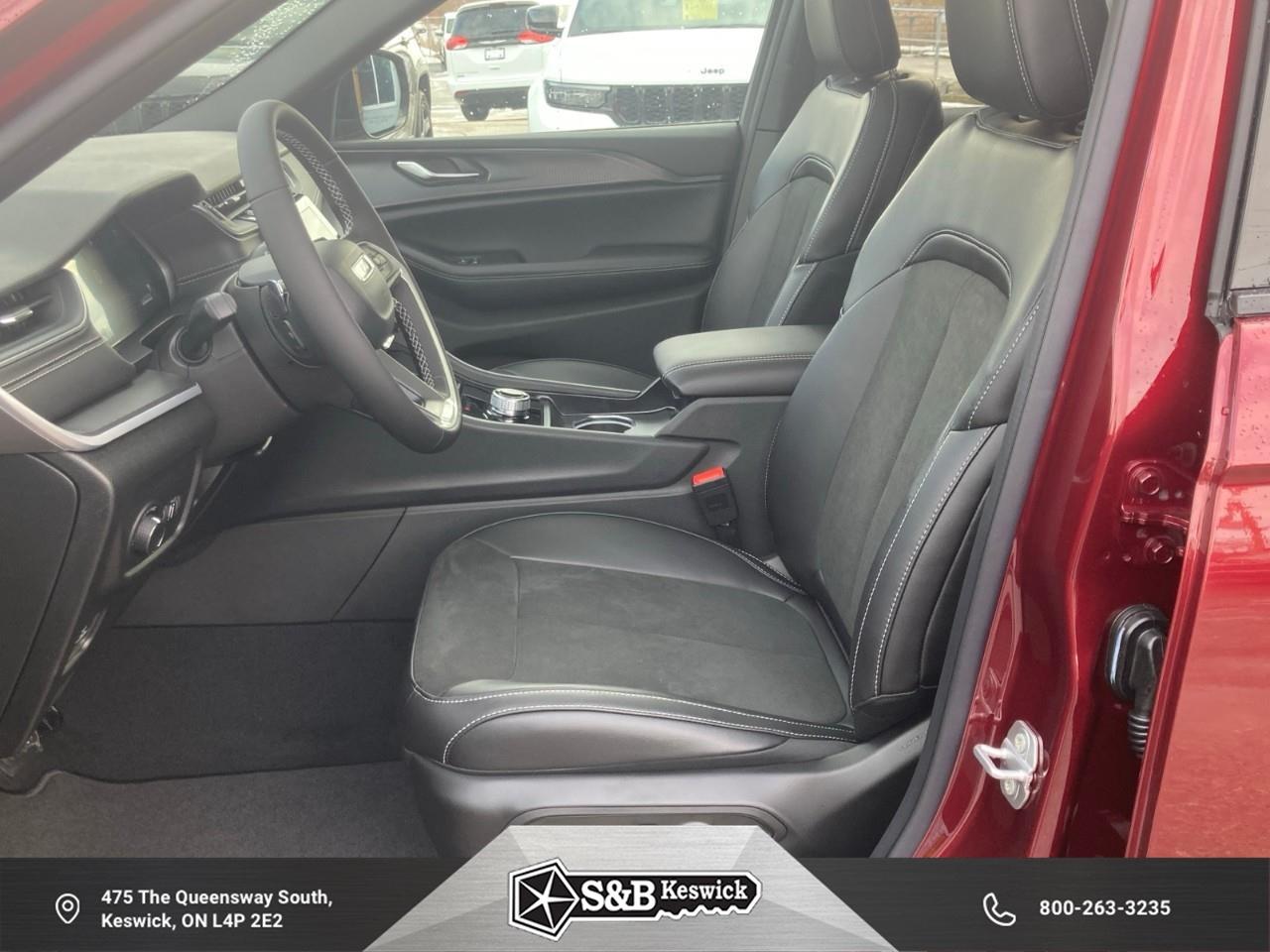 2025 Jeep Grand Cherokee Laredo 4dr 4x4 Photo