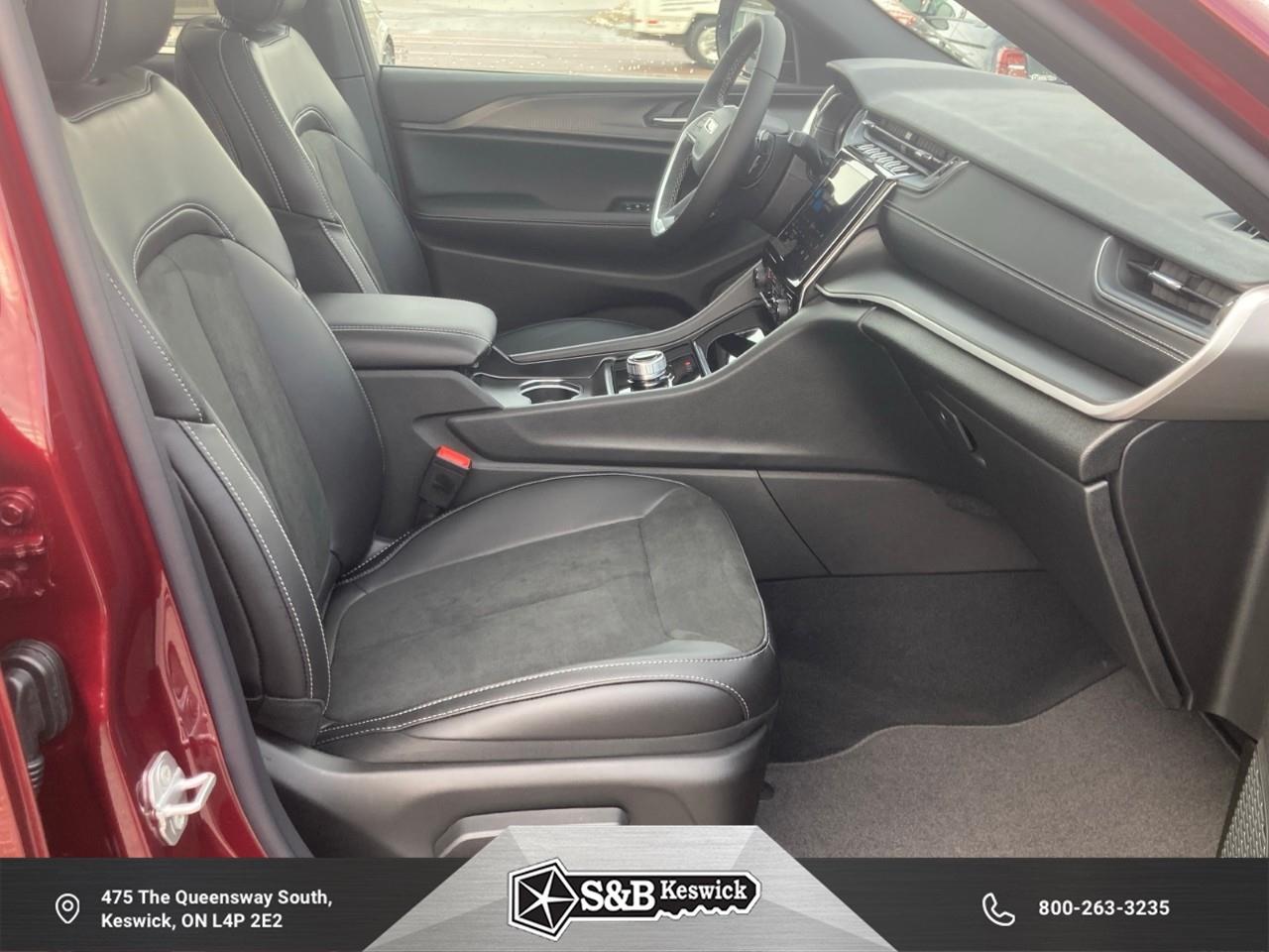 2025 Jeep Grand Cherokee Laredo 4dr 4x4 Photo