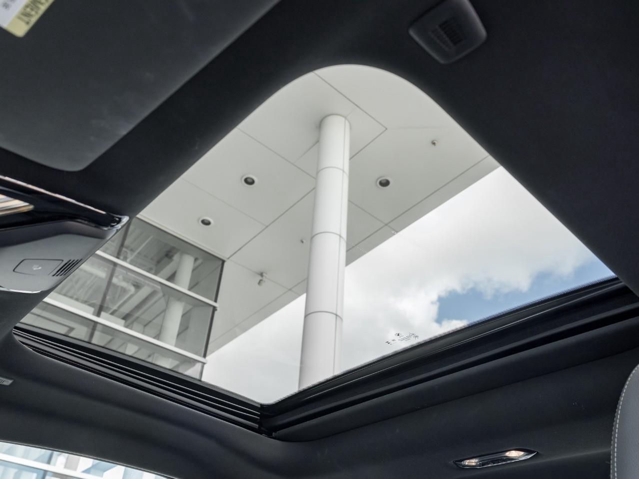 2024 BMW 230 i xDrive 2dr All-Wheel Drive Coupe Photo