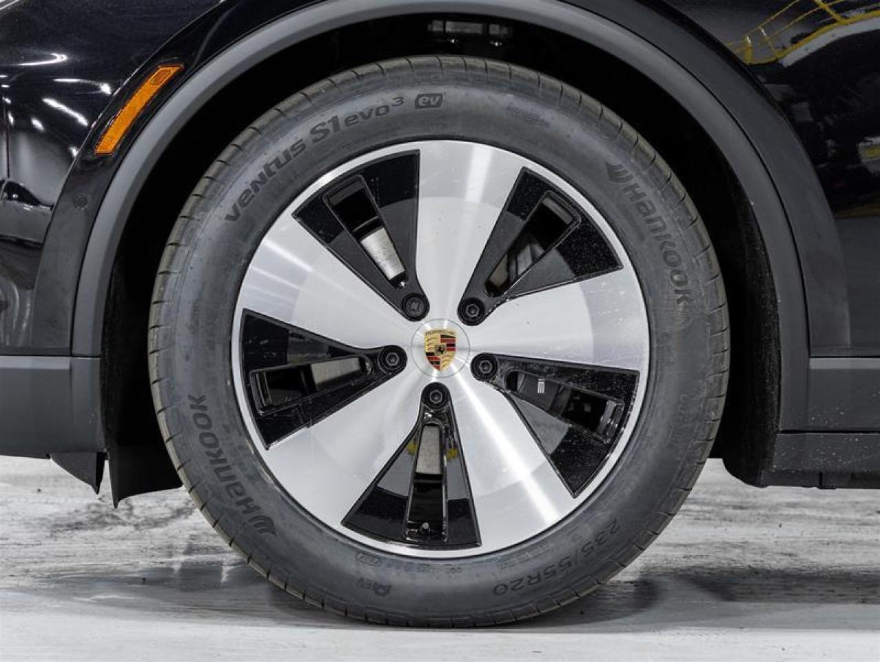 2024 Porsche Macan  Photo4