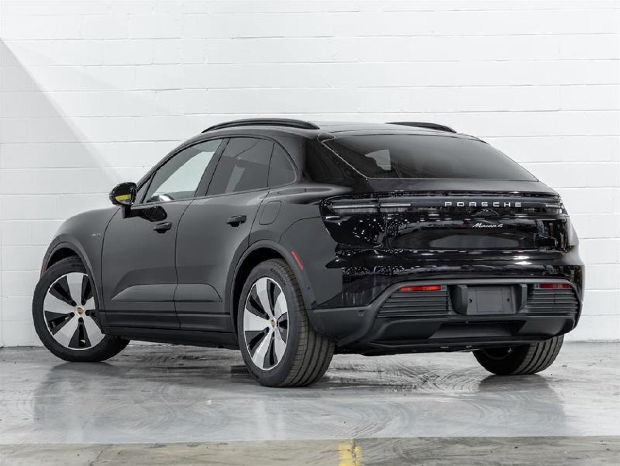 2024 Porsche Macan  Photo2