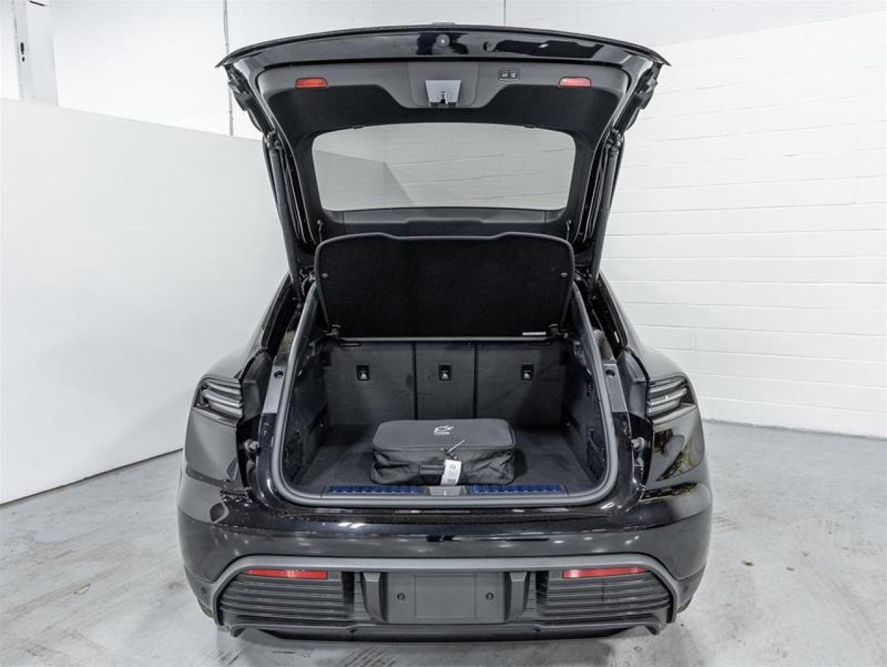 2024 Porsche Macan  Photo