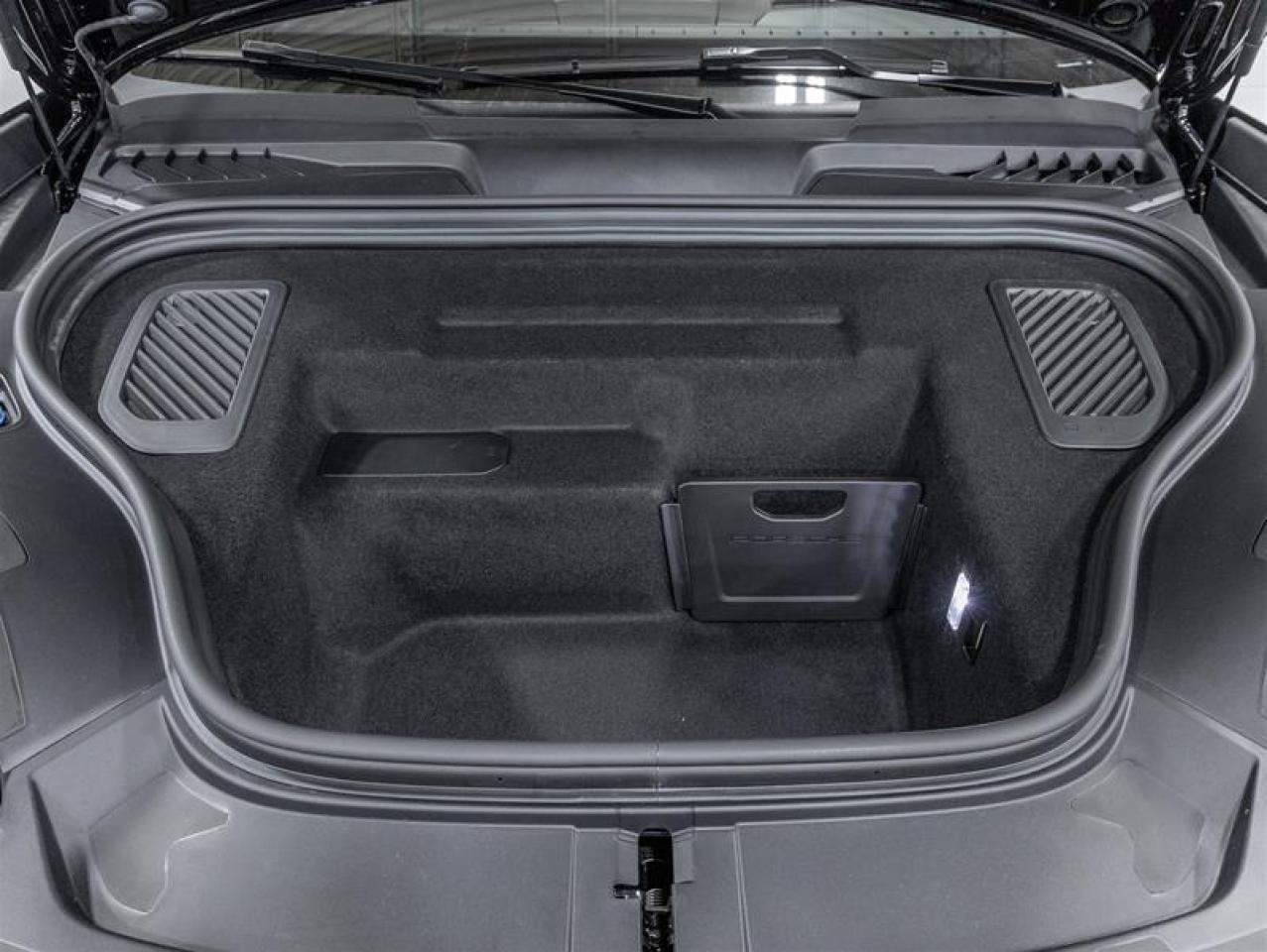 2024 Porsche Macan  Photo