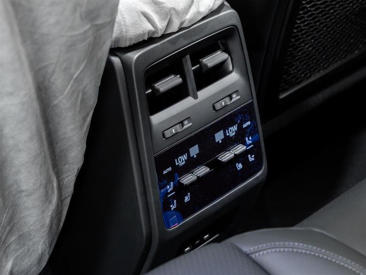 2024 Porsche Macan  Photo