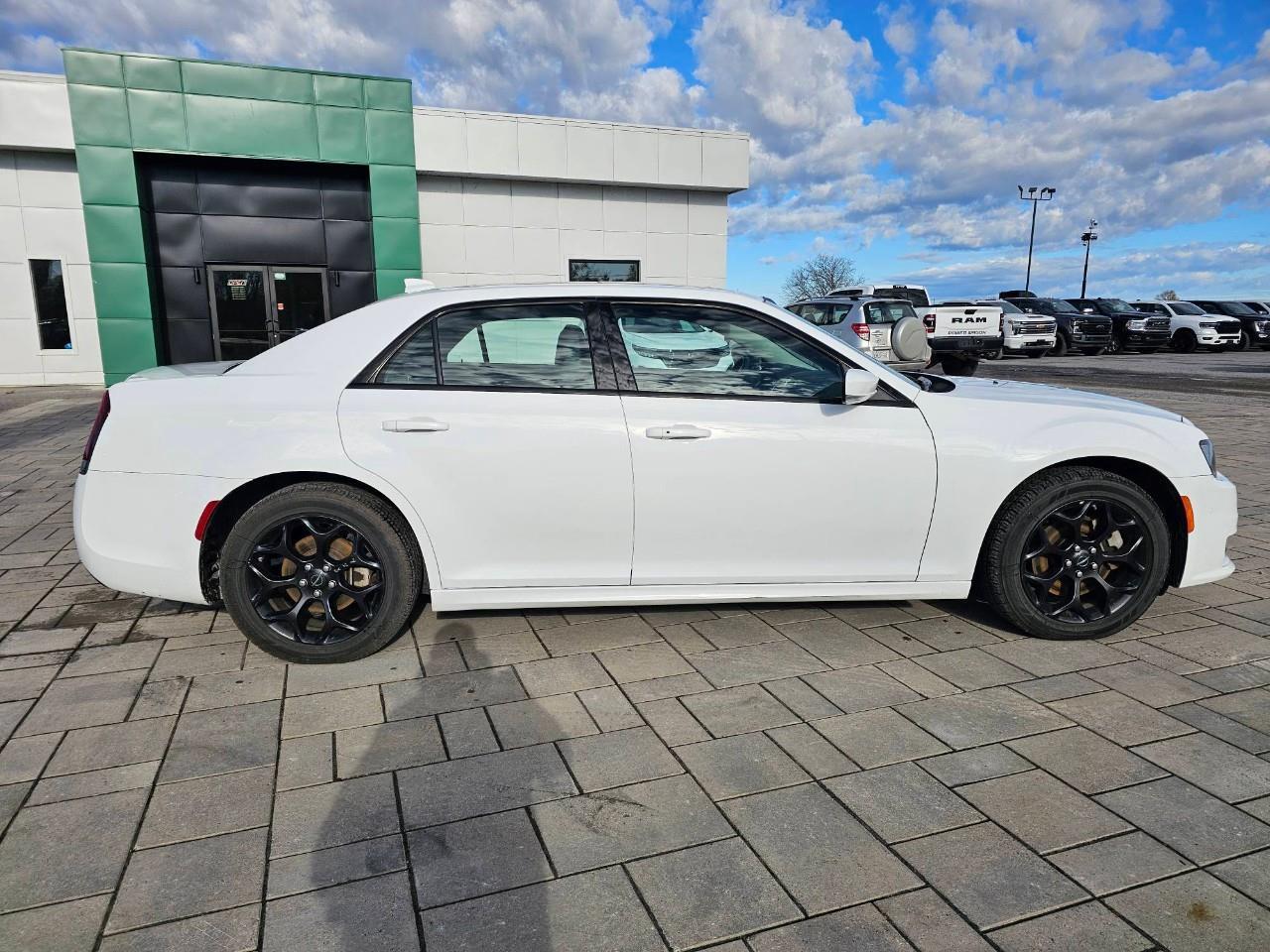 2023 Chrysler 300 Touring-L 4dr All-Wheel Drive Sedan Photo3