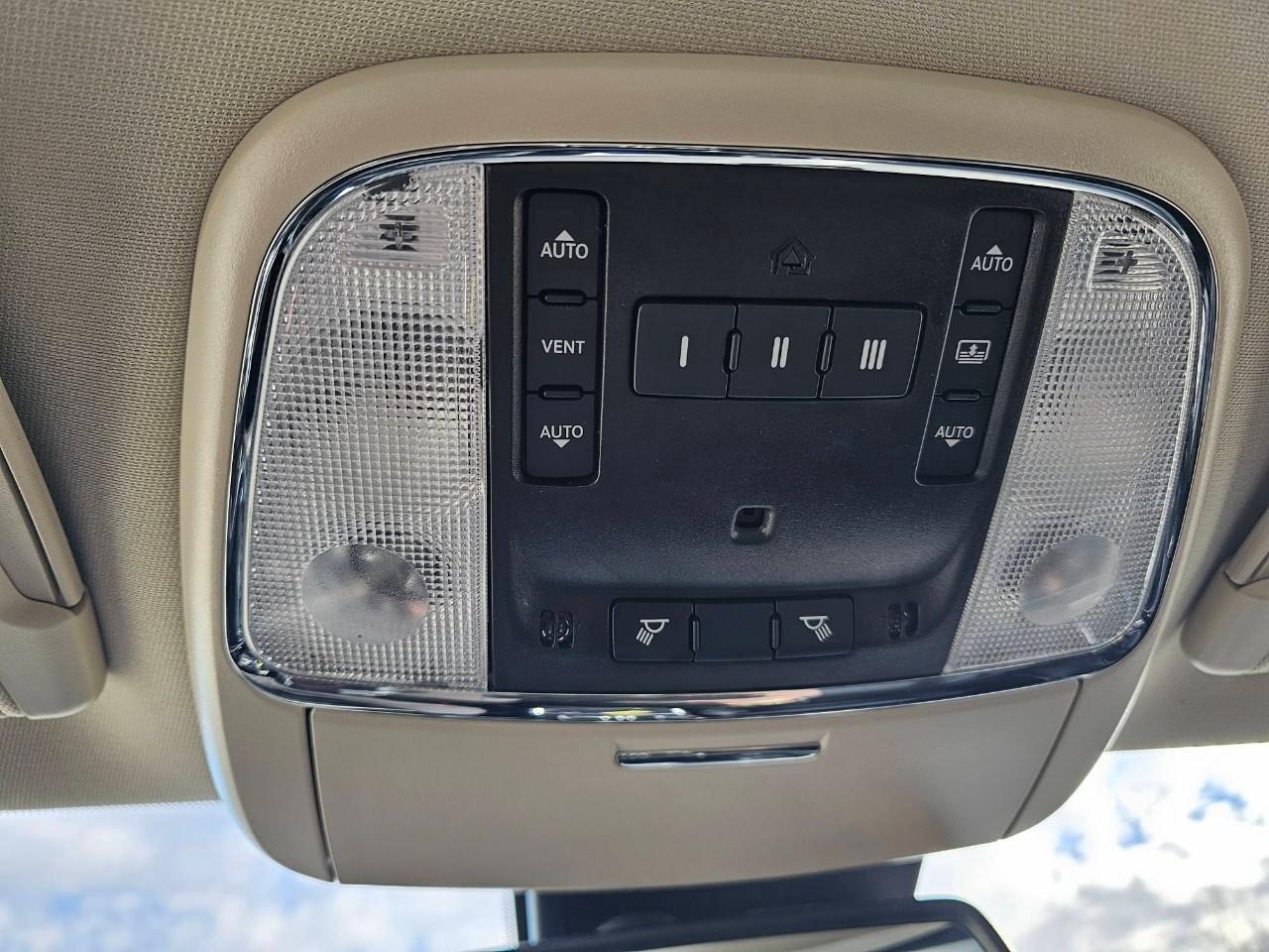 2023 Chrysler 300 Touring-L 4dr All-Wheel Drive Sedan Photo