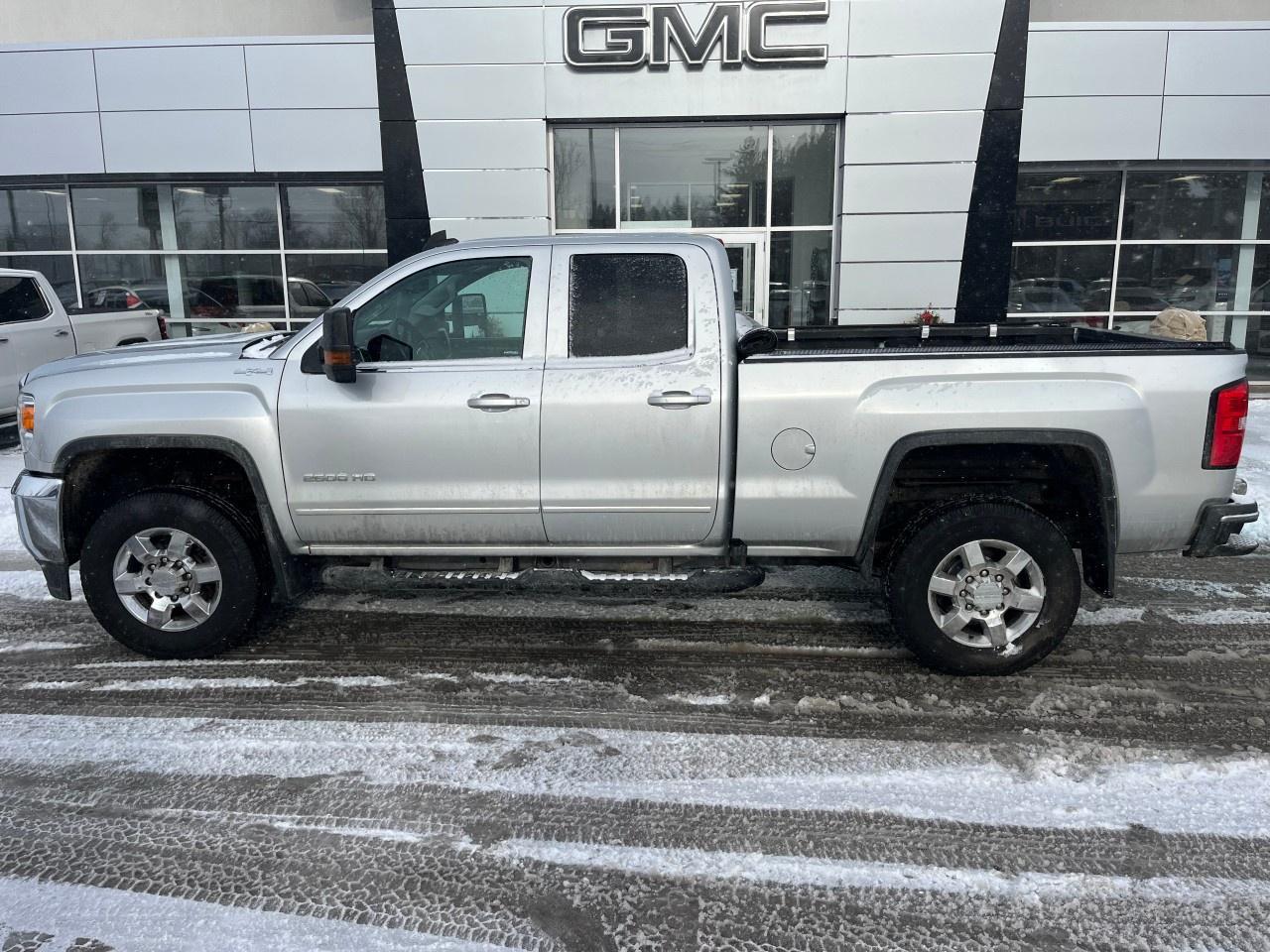 2017 GMC SIERRA 2500HD 4WD Double Cab Standard Box SLE Photo