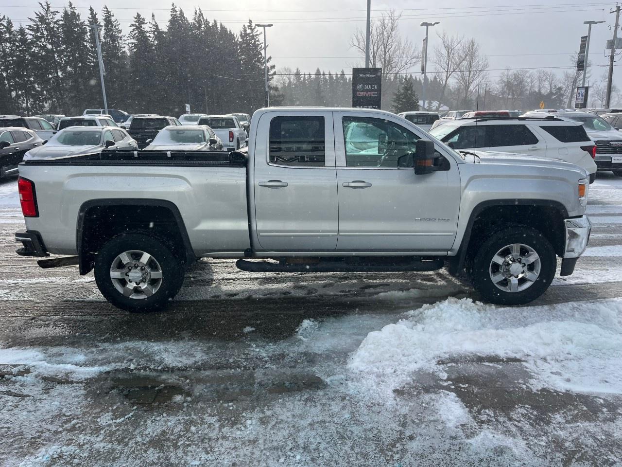 2017 GMC SIERRA 2500HD 4WD Double Cab Standard Box SLE Photo