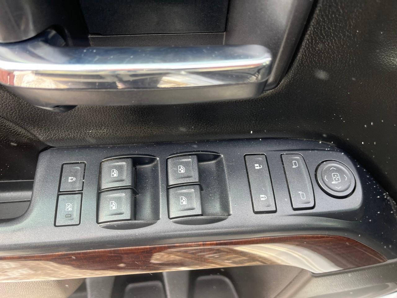 2017 GMC SIERRA 2500HD 4WD Double Cab Standard Box SLE Photo