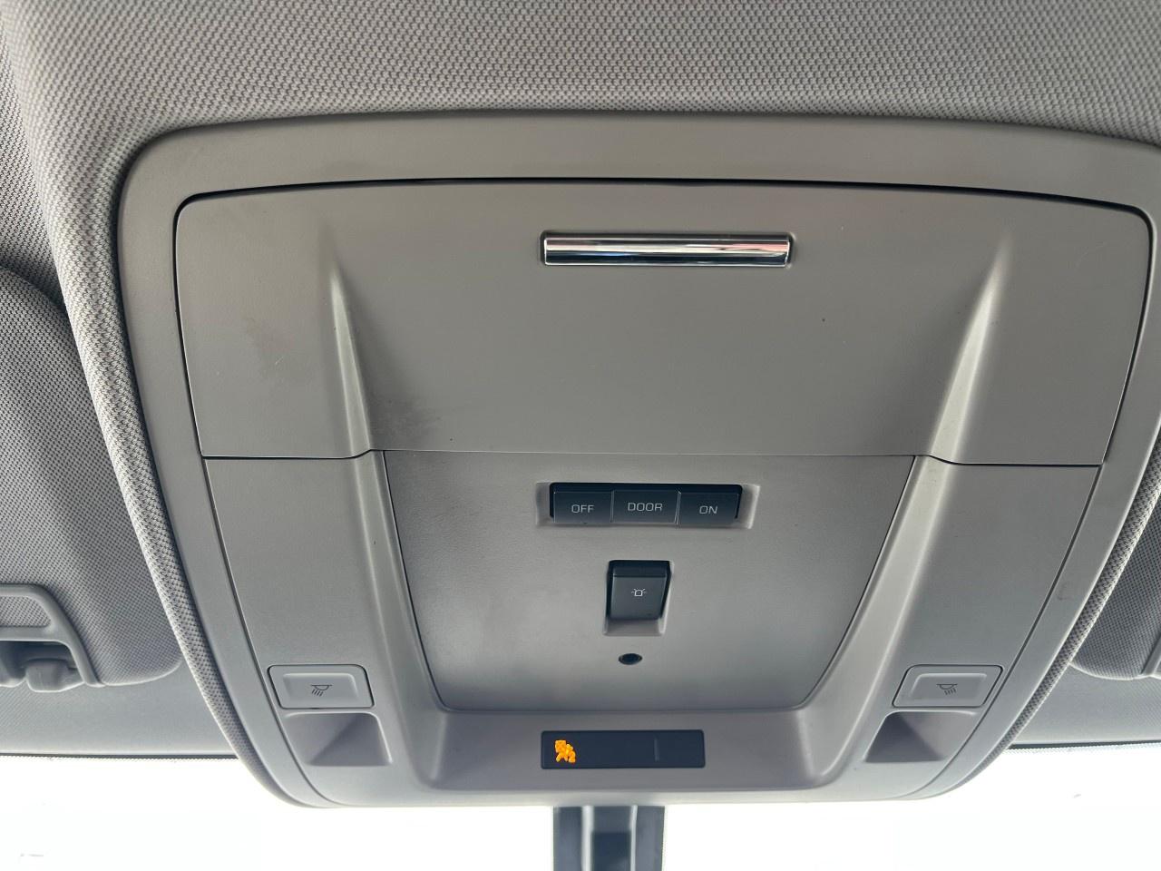 2017 GMC SIERRA 2500HD 4WD Double Cab Standard Box SLE Photo