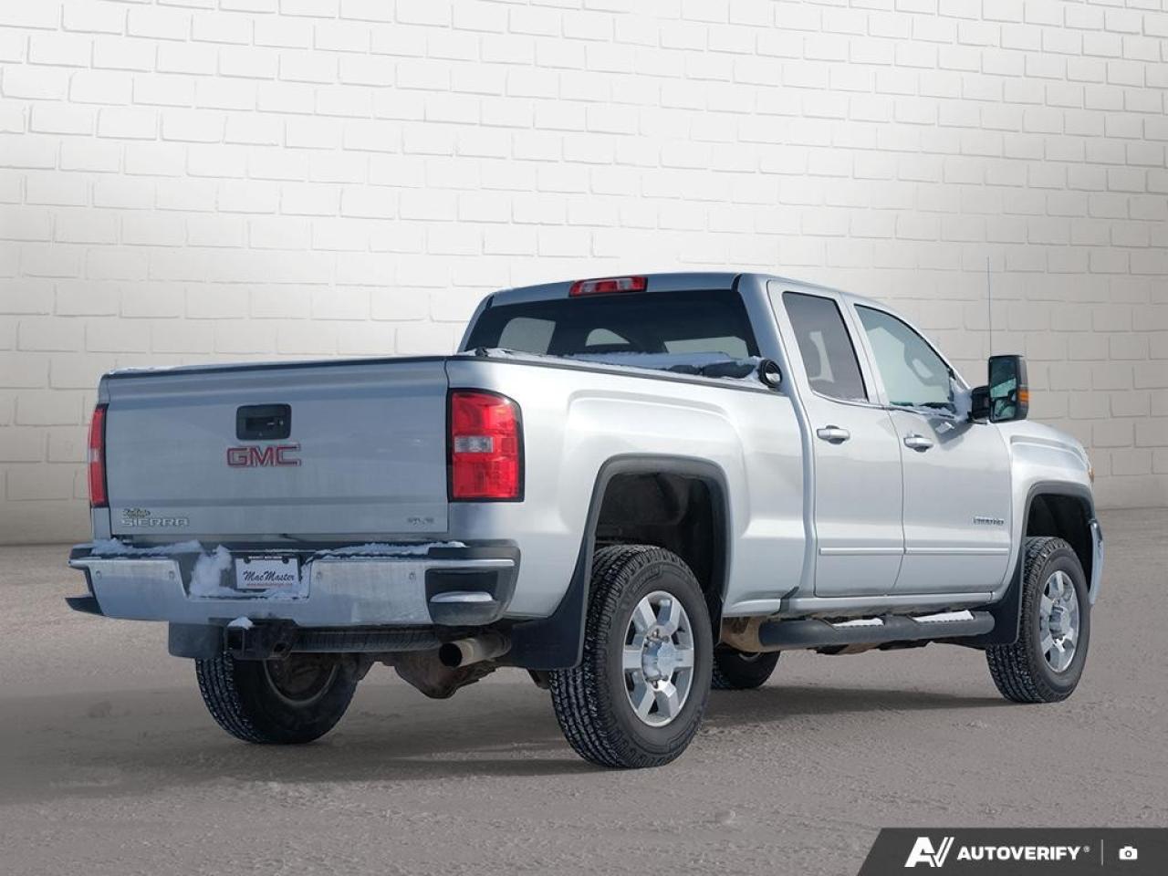 2017 GMC SIERRA 2500HD 4WD Double Cab Standard Box SLE Photo