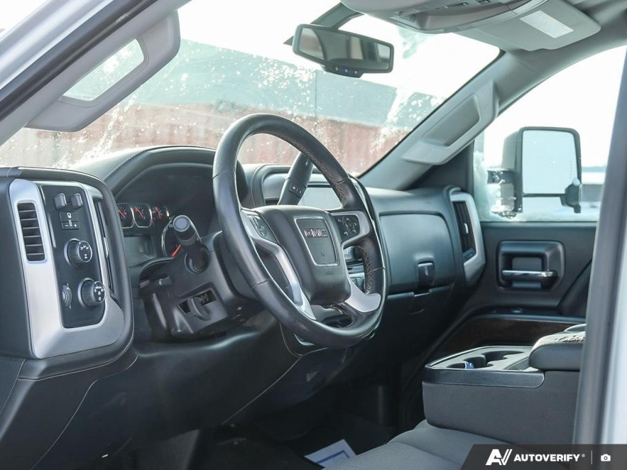 2017 GMC SIERRA 2500HD 4WD Double Cab Standard Box SLE Photo