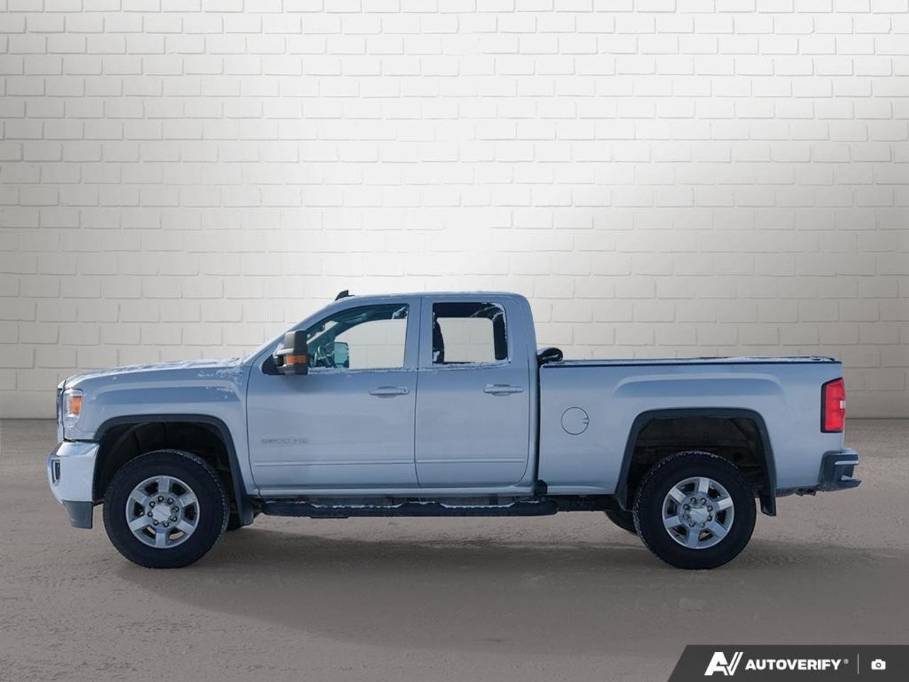 2017 GMC SIERRA 2500HD 4WD Double Cab Standard Box SLE Photo