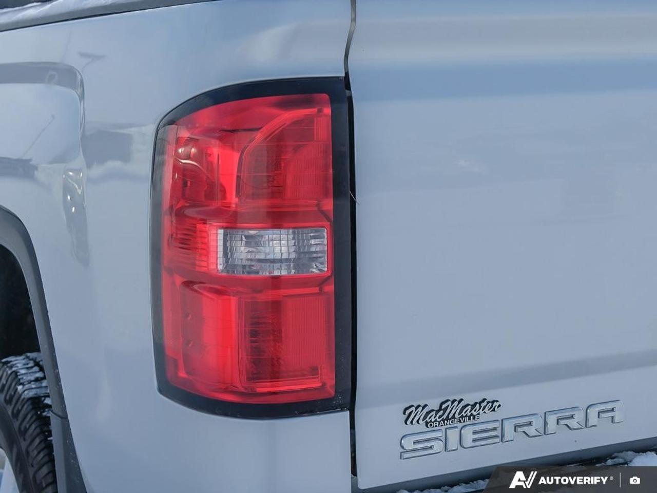 2017 GMC SIERRA 2500HD 4WD Double Cab Standard Box SLE Photo