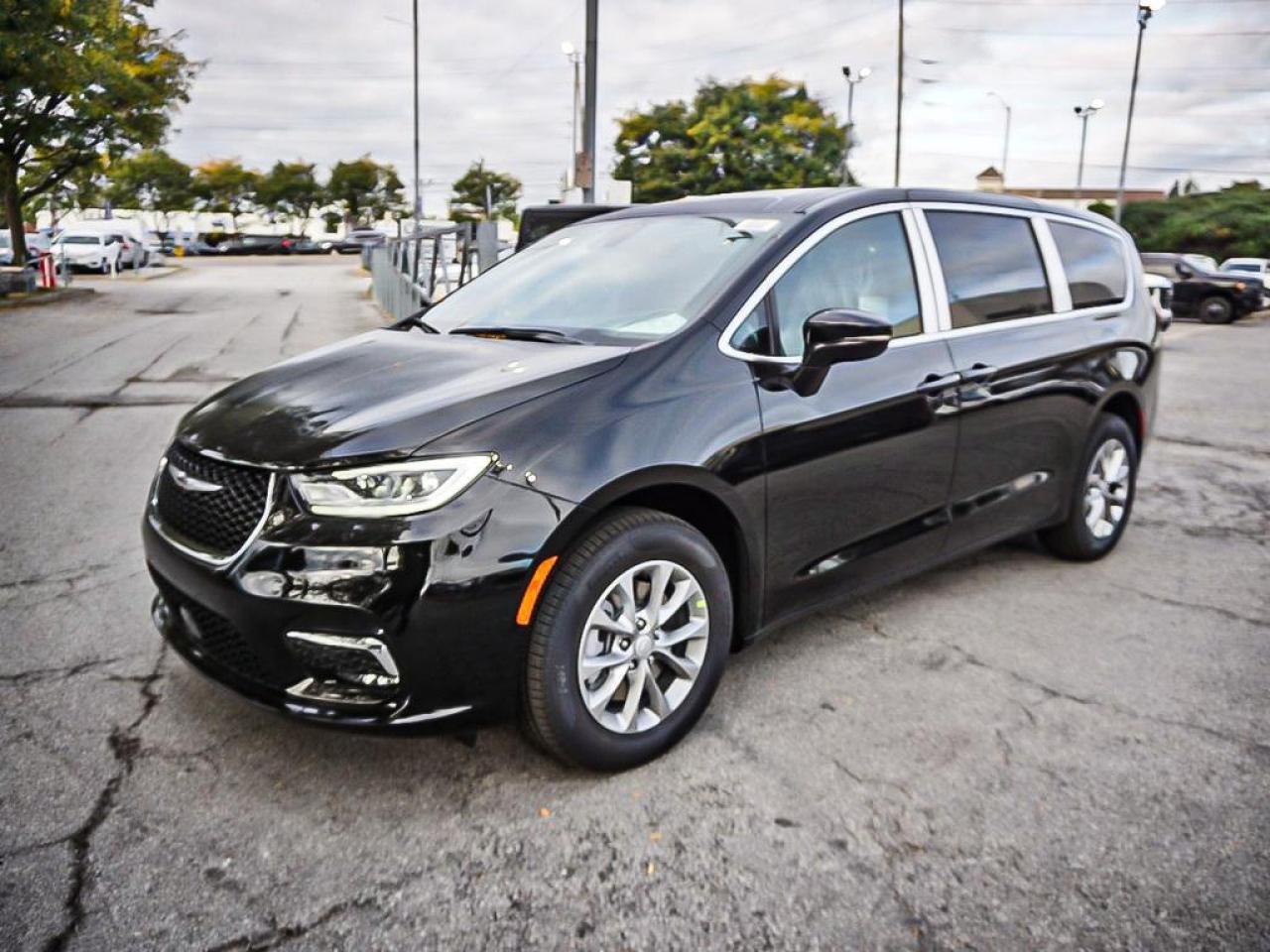 2026 Chrysler Pacifica  Photo4