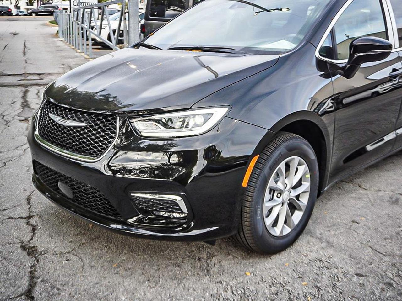 2026 Chrysler Pacifica  Photo3