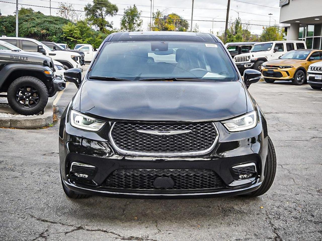 2026 Chrysler Pacifica  Photo2