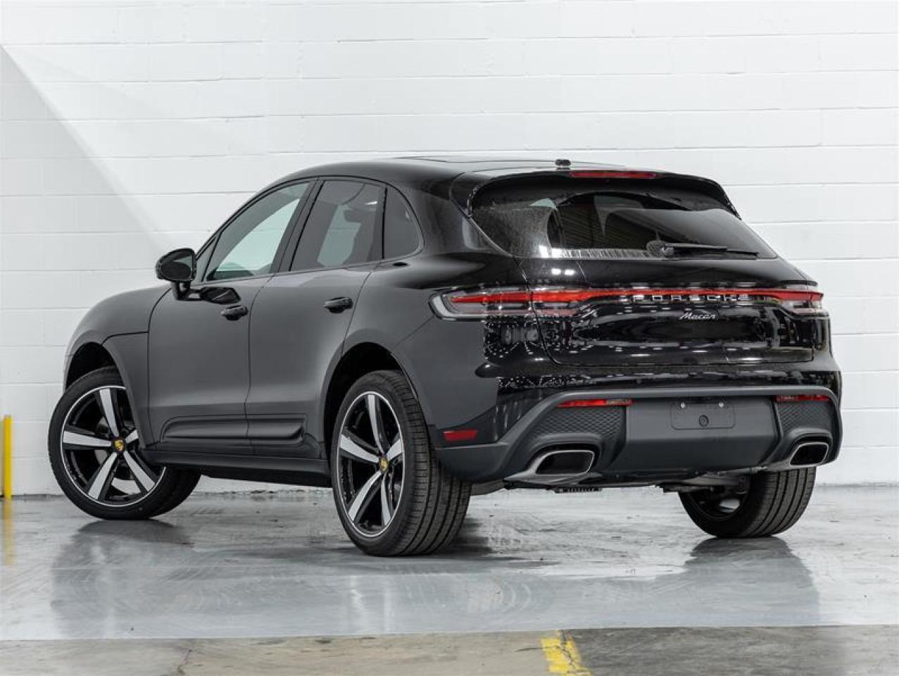 2025 Porsche Macan  Photo2