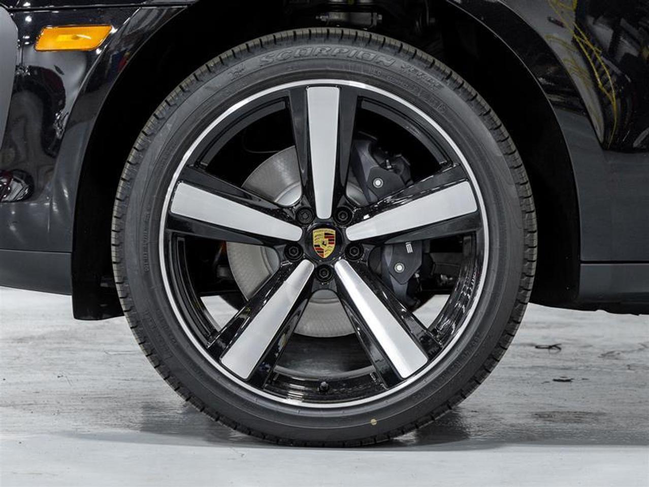 2025 Porsche Macan  Photo